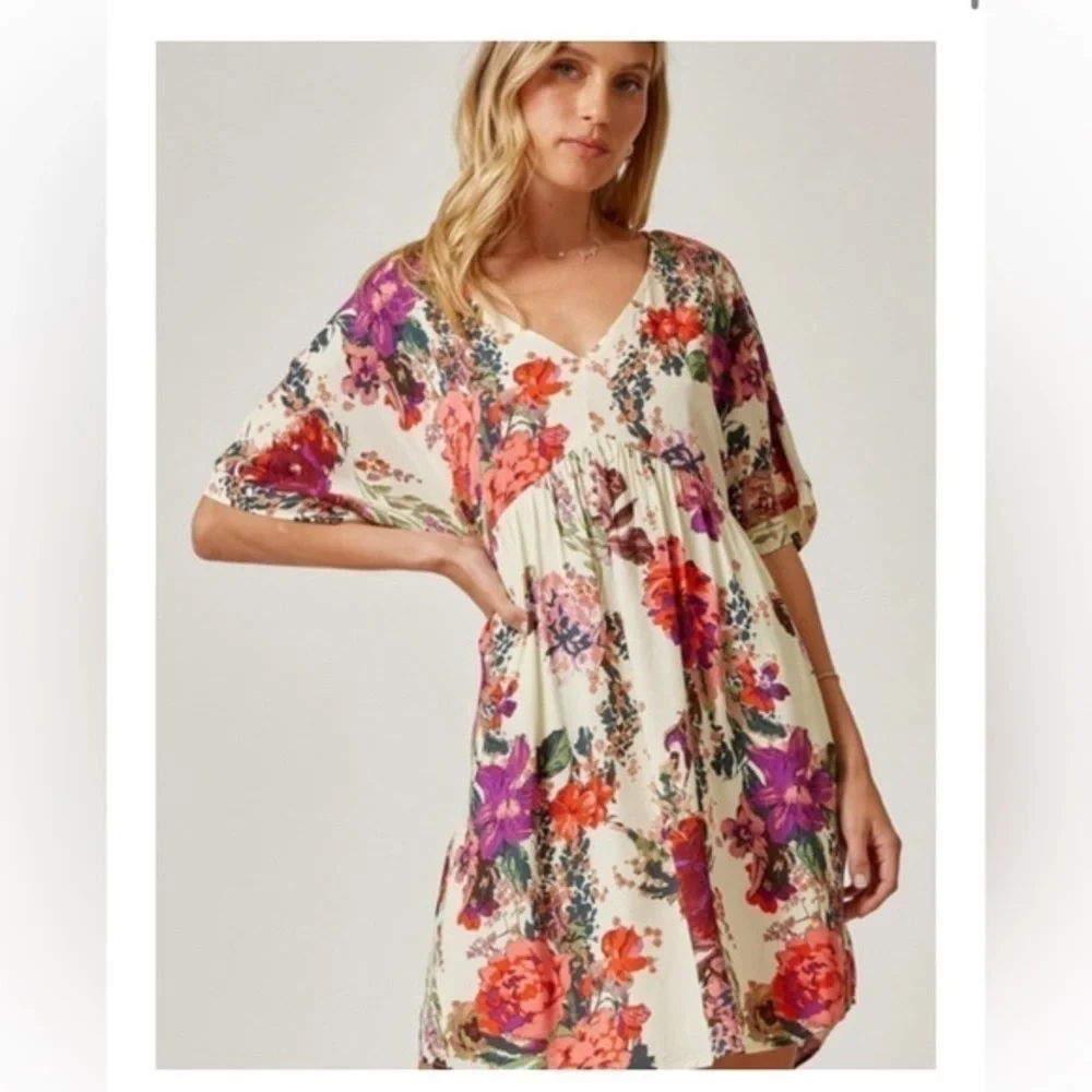 Andree by Unit Ivory Floral Short Sleeve‎ Dress - Picture 15 of 16